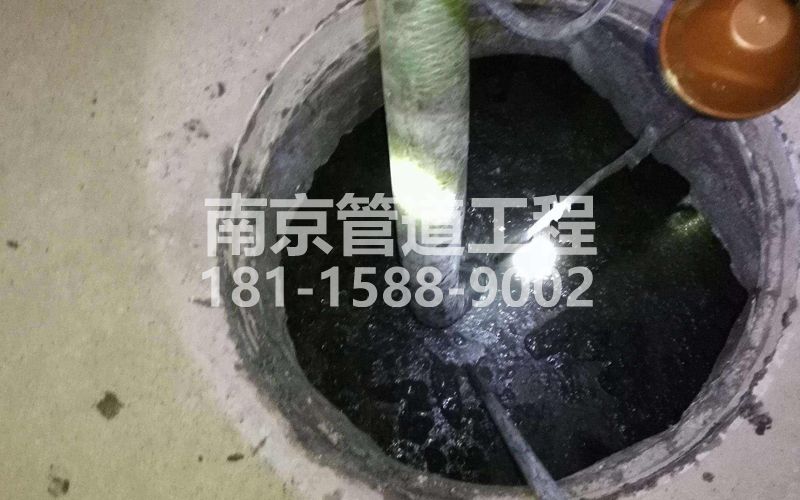 216天正和鸣清理化粪池