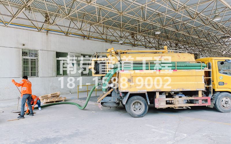 天正和鸣工厂抽污水