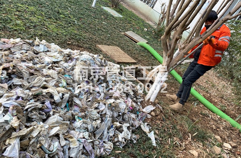 315天正和鸣化粪池垃圾清理